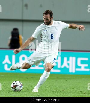 Seoul, Corea del Sud. 16 luglio 2021. 16 luglio 2021 - Seoul, Corea del Sud : il giocatore francese Tousart Lucas, dribble per la palla durante la partita di calcio maschile della Tokyo Olympic 2020 tra la Corea del Sud e la Francia al Sangam World Cup Stadium di Seoul, Corea del Sud, il 16 luglio 2021. Francia-Corea del Sud punteggio 2-1. (Foto di Lee Young-ho/Sipa USA) Credit: Sipa USA/Alamy Live News Foto Stock