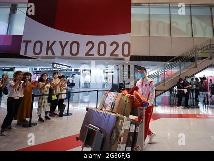 Tokyo, Giappone. 17 luglio 2021. Ma Long della squadra cinese di ping-pong arriva all'aeroporto Narita di Tokyo, Giappone, il 17 luglio 2021. Alcuni membri della delegazione olimpica cinese sono arrivati a Tokyo sabato. Credit: CaO Can/Xinhua/Alamy Live News Foto Stock