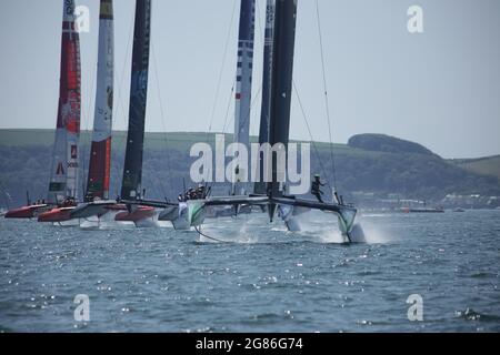 Plymouth, Regno Unito. 17th luglio 2021. Giorno 1 dell'evento SailGP che si svolge questo fine settimana a Plymouth . Questo fine settimana, impresso da Paul Goodison come ben Ainslie, il più riuscito marinaio olimpico di tutti i tempi, prende tempo per la nascita del suo nuovo figlio. Il team SailGP della Gran Bretagna comprende alcuni dei migliori talenti sportivi del paese, con medaglie olimpiche in diversi sport. Credit: Julian Kemp/Alamy Live News Foto Stock