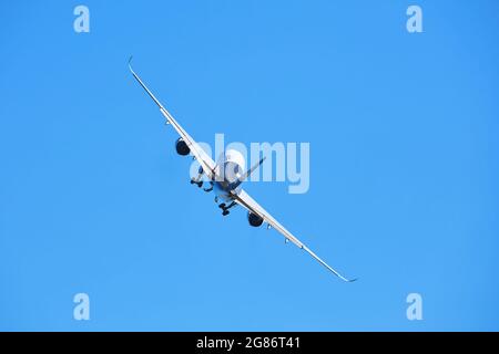 AIRBUS A350 XWB. Volo dimostrativo di Modern Airliner sull'airshow MAKS 2019. ZHUKOVSKY, RUSSIA, 30 AGOSTO 2019 Foto Stock