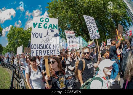 The Official Animal Rights March Londra 2019. Attivisti che marciavano attraverso la capitale del Regno Unito il 17 agosto 20219 Foto Stock