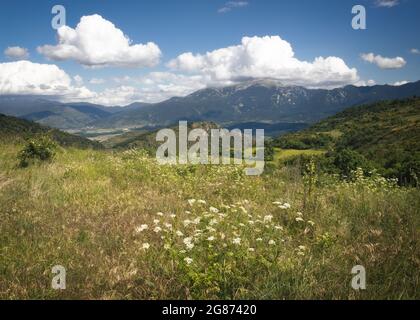 Cadi Range visto da Cerdanya, Pirenei catalani Foto Stock