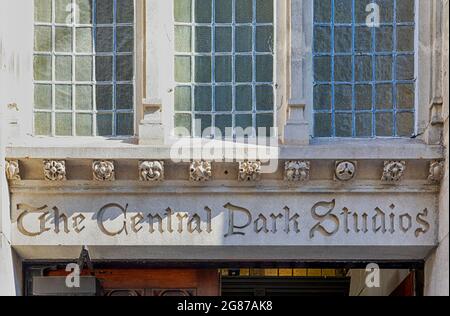 15 West 67th Street, il Central Park Studios, è un edificio di studio di riferimento nel Upper West Side - Central Park West Historic District. Foto Stock