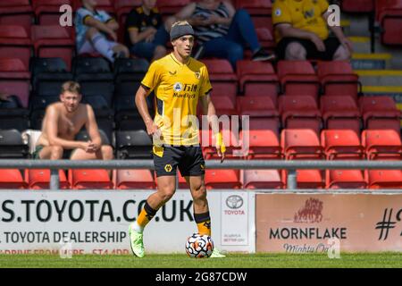 Crewe, Regno Unito. 17 luglio 2021. Raul Jimenez n.9 di Wolverhampton Wanderers con la palla a Crewe, Regno Unito, il 7/17/2021. (Foto di Simon Whitehead/News Images/Sipa USA) Credit: Sipa USA/Alamy Live News Foto Stock