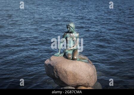 Statua della Sirenetta - Copenhagen, Danimarca Foto Stock