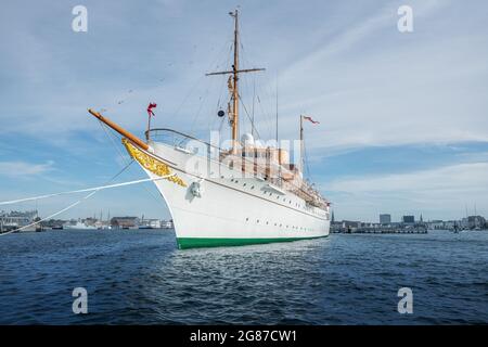 HDMY Dannebrog - la sua Maestà Dannebrog - nave reale che serve come residenza ufficiale della Regina di Danimarca - Copenhagen, Danimarca Foto Stock