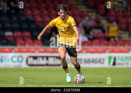 Crewe, Regno Unito. 17 luglio 2021. Francisco Trincao N. 11 di Wolverhampton Wanderers con la palla a Crewe, Regno Unito, il 7/17/2021. (Foto di Simon Whitehead/News Images/Sipa USA) Credit: Sipa USA/Alamy Live News Foto Stock