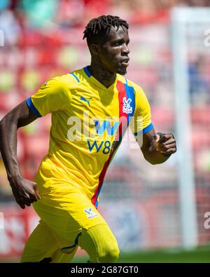 WALSALL, INGHILTERRA - 17 LUGLIO: Wilfried Zaha del Crystal Palace allo stadio di Banks il 17 luglio 2021 a Walsall, Inghilterra. (Foto di Sebastian Frej) Foto Stock