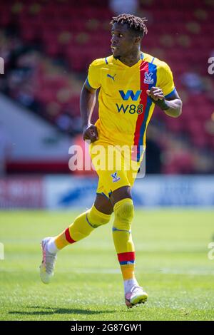 WALSALL, INGHILTERRA - 17 LUGLIO: Wilfried Zaha del Crystal Palace allo stadio di Banks il 17 luglio 2021 a Walsall, Inghilterra. (Foto di Sebastian Frej) Foto Stock