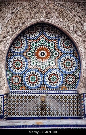 Bella fontana artigianale in Marocco Foto Stock