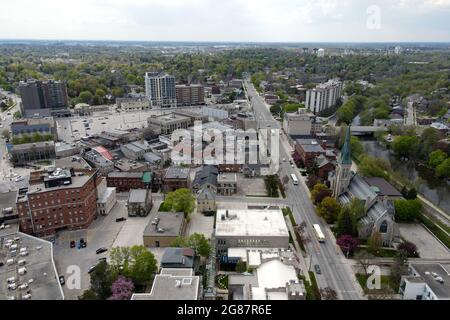 Maggio 16 2021 Guleph Ontario Canada. Guardando giù Woolwich St Aerial. Luca Durda Alamy Foto Stock