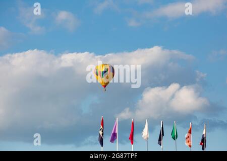 Marathon City, Wisconsin, USA, 9 luglio 2021, Assaggia il festival della mongolfiera N Glow Balloon Fest a ovest di Wausau, orizzontale Foto Stock