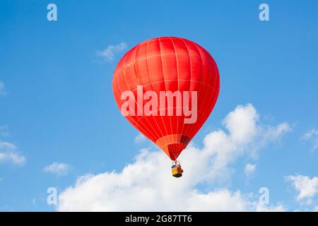 Marathon City, Wisconsin, USA, 9 luglio 2021, Assaggia il festival della mongolfiera N Glow Balloon Fest a ovest di Wausau, orizzontale Foto Stock