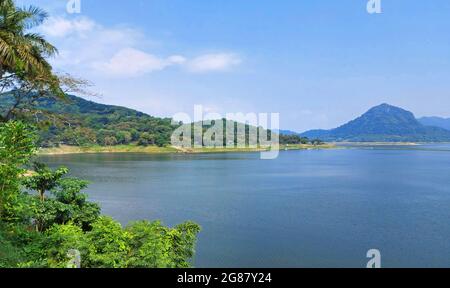 Waduk Jatiluhur Dam, Purwakarta, Giava Occidentale, Indonesia Foto Stock