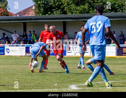 Il Warrington Rylands 1906 FC ha ospitato il Coventry City FC U23 nella terza partita di calcio pre-stagione della stagione 2021-2022 Foto Stock