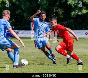 Il Warrington Rylands 1906 FC ha ospitato il Coventry City FC U23 nella terza partita di calcio pre-stagione della stagione 2021-2022 Foto Stock