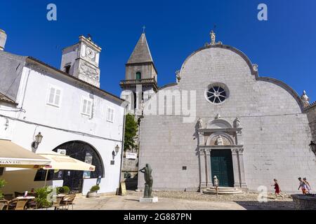 La storica città vecchia di Osor sull'isola di Cres, il mare Adriatico, Croazia Foto Stock