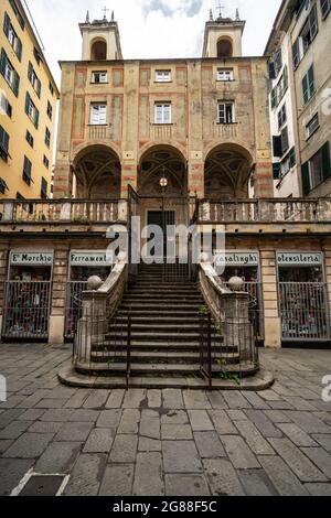 La chiesa di San Pietro in banchi, risalente alla fine del XVI secolo, si trova nel centro storico della città di Genova, in prossimità dell'antico porto Foto Stock