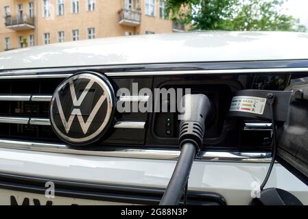 Stazione di ricarica per auto elettriche a Berlino, Germania Foto Stock