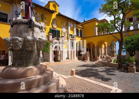 Vittoriale degli Italiani nella città di Gardone Riviera sul Lago di Garda in Italia Foto Stock