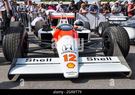 McLaren MP4/4 Formula 1, vettura da corsa Grand Prix al Goodwood Festival of Speed 2013. McLaren-Honda MP4/4 dalla stagione di F1 1988. Ayrton Senna auto Foto Stock