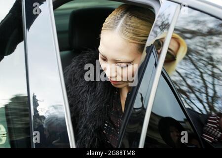 Il modello Soo Joo Park indossa un cappotto d'epoca d'Archivio, tutti i Santi vestono il giorno 3 della settimana della Moda dell'Haute Couture di Parigi Primavera/Estate 2016, il 26 gennaio 2015 Foto Stock