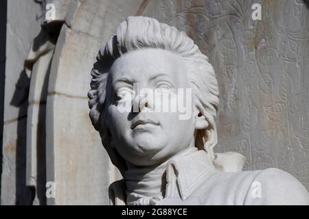 Wolfgang Amadeus Mozart-Denkmal, Berlino (nur fuer redaktionelle Verwendung. Keine Werbung. Referenzdatenbank: http://www.360-berlin.de. © Jens Knappe Foto Stock