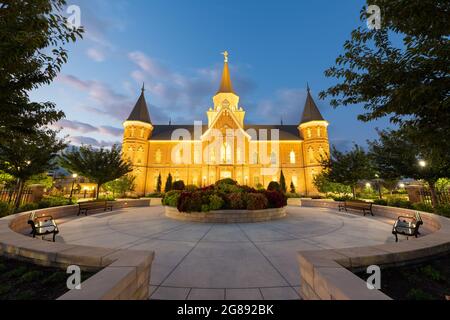 Provo, Utah, USA a Provo centro città tempio al crepuscolo. Foto Stock