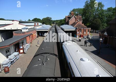 Pullman alla stazione del parco di Sheffield sulla ferrovia Bluebell Foto Stock