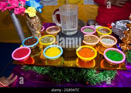 Banarasi paan è una combinazione esotica di arachidi, Catechu kattha di foglia di betello fresco, tabacco, calce fioca, a cui altri ingredienti come la rosa p Foto Stock