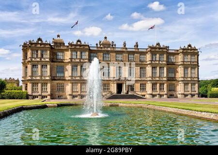 Longleat House, Wiltshire, Regno Unito - 17 luglio 2014: Vista frontale della Longleat House nel Wiltshire, Regno Unito. Foto Stock