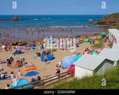 Cornish Beach è più affollato del solito a causa delle staycations Covid, Summerleaze Beach, Bude, Cornwall, UK 17/07/2021 Foto Stock