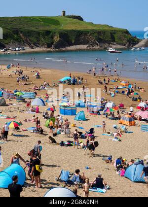 Cornish Beach è più affollato del solito a causa delle staycations Covid, Summerleaze Beach, Bude, Cornwall, UK 17/07/2021 Foto Stock