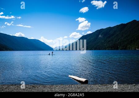 Vista del lago Crescent al lago Crescent Lodge, Washington state, Olympic National Park, Washington state, USA, Pacific Northwest, appena fuori dalla Route 101. Foto Stock