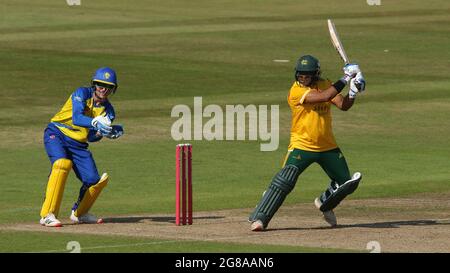 NOTTINGHAM, REGNO UNITO. 18 LUGLIO Samit Patel di Nottinghamshire pipistrelli durante la partita Vitality Blast T20 tra Nottinghamshire e Durham a Trent Bridge, Nottingham, domenica 18 luglio 2021. (Credit: Will Matthews | MI News) Credit: MI News & Sport /Alamy Live News Foto Stock