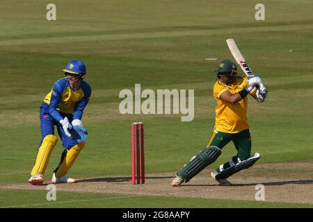 NOTTINGHAM, REGNO UNITO. 18 LUGLIO Samit Patel di Nottinghamshire pipistrelli durante la partita Vitality Blast T20 tra Nottinghamshire e Durham a Trent Bridge, Nottingham, domenica 18 luglio 2021. (Credit: Will Matthews | MI News) Credit: MI News & Sport /Alamy Live News Foto Stock