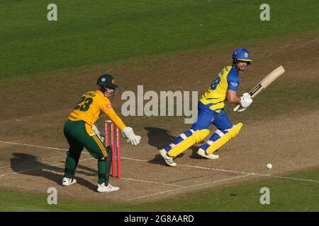 NOTTINGHAM, REGNO UNITO. 18 LUGLIO Sean Dickson di Durham batte durante la partita Vitality Blast T20 tra Nottinghamshire e Durham a Trent Bridge, Nottingham, domenica 18 luglio 2021. (Credit: Will Matthews | MI News) Credit: MI News & Sport /Alamy Live News Foto Stock