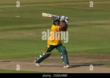 NOTTINGHAM, REGNO UNITO. 18 LUGLIO Samit Patel di Nottinghamshire pipistrelli durante la partita Vitality Blast T20 tra Nottinghamshire e Durham a Trent Bridge, Nottingham, domenica 18 luglio 2021. (Credit: Will Matthews | MI News) Credit: MI News & Sport /Alamy Live News Foto Stock