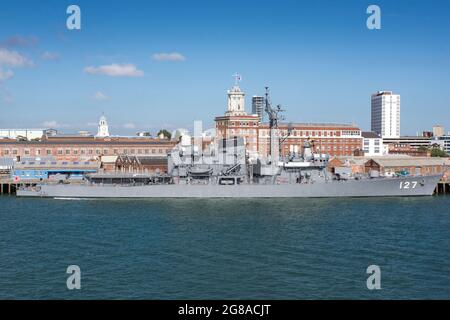 Il cacciatorpediniere giapponese JDS Isoyuki visita Portsmouth UK Foto Stock