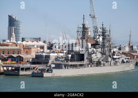 Le navi da guerra giapponesi visitano Portsmouth UK Foto Stock