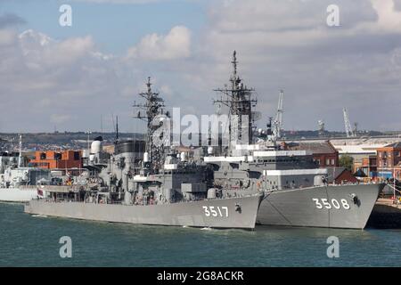 Le navi da guerra giapponesi visitano Portsmouth UK Foto Stock