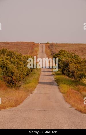 Down Country Roads, Custer County, OK. Foto Stock