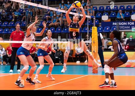 ROTTERDAM, PAESI BASSI - JULI 18: Gaia Guiducci Italia durante la partita di pallavolo femminile U20 contro Italia e Serbia al Topsportcentrum il juli 18, 2021 a Rotterdam, Paesi Bassi (Foto di Rene van Dam/Orange Pictures) Foto Stock