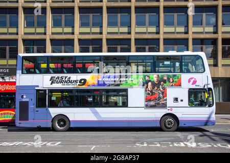 First Glasgow autobus a due piani, Hope Street, Glasgow City, Scozia, Regno Unito Foto Stock