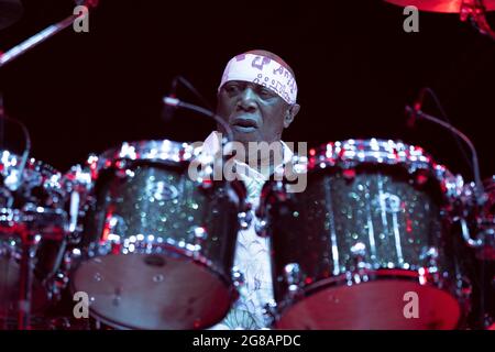 Madrid, Spagna. 18 luglio 2021. Il batterista americano Billy Cobham della Billy Cobham Band si esibisce dal vivo durante il festival musicale 'Noches del Botanico' di Madrid. Credit: SOPA Images Limited/Alamy Live News Foto Stock