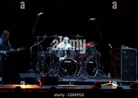 Madrid, Spagna. 18 luglio 2021. Il batterista americano Billy Cobham della Billy Cobham Band si esibisce dal vivo durante il festival musicale 'Noches del Botanico' di Madrid. (Foto di Atilano Garcia/SOPA Images/Sipa USA) Credit: Sipa USA/Alamy Live News Foto Stock