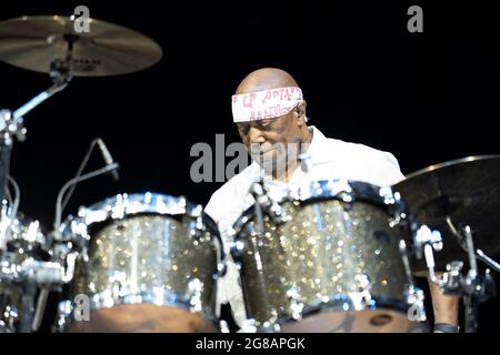 Madrid, Spagna. 18 luglio 2021. Il batterista americano Billy Cobham della Billy Cobham Band si esibisce dal vivo durante il festival musicale 'Noches del Botanico' di Madrid. (Foto di Atilano Garcia/SOPA Images/Sipa USA) Credit: Sipa USA/Alamy Live News Foto Stock