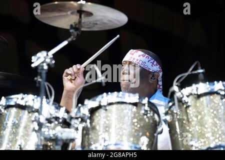 Madrid, Spagna. 18 luglio 2021. Il batterista americano Billy Cobham della Billy Cobham Band si esibisce dal vivo durante il festival musicale 'Noches del Botanico' di Madrid. (Foto di Atilano Garcia/SOPA Images/Sipa USA) Credit: Sipa USA/Alamy Live News Foto Stock