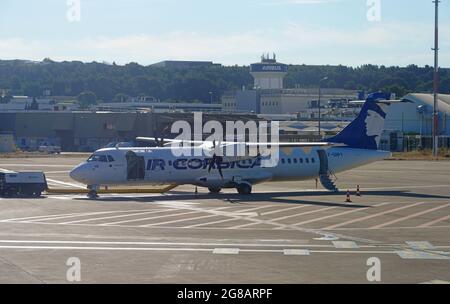 MARSIGLIA, FRANCIA -29 GIU 2021- Vista di un aereo regionale ATR turboelica da Air Corsica (XK) all'aeroporto Marseille Provence (MRS) a Marignane Foto Stock