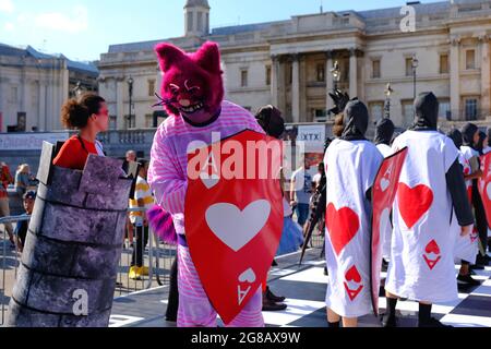 Mary Poppins e Alice nel paese delle meraviglie di personaggi in costume,  Disney, Orlando, Florida, Stati Uniti d'America Foto stock - Alamy